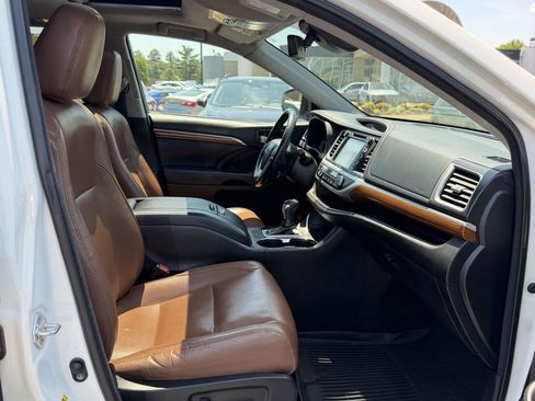 Used 2018 Toyota Highlander Limited AWD/4WD image 12