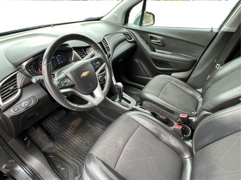Used 2020 Chevrolet Trax LT w/ Driver Confidence Package FWD image 9