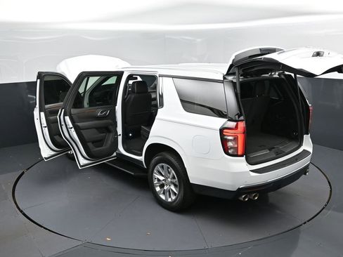 Used 2023 Chevrolet Tahoe Premier AWD/4WD image 2