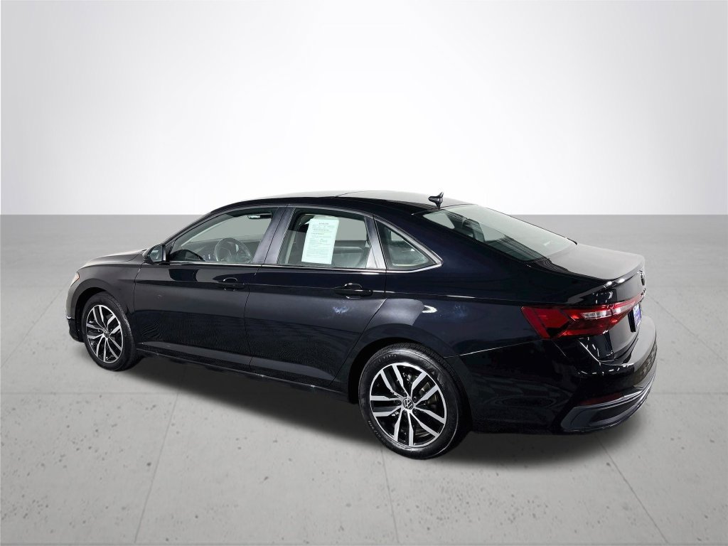 Certified 2026 Volkswagen Jetta SE FWD image 9