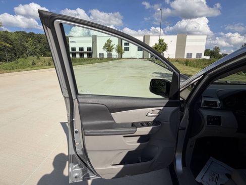 Used 2011 Honda Odyssey EX-L image 9