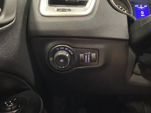 Used 2017 Jeep Compass Latitude FWD image 31