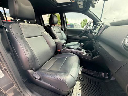 Used 2019 Toyota Tacoma TRD Off-Road w/ TRD Premium Off Road Package AWD/4WD image 23