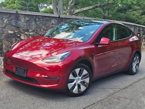 Used 2024 Tesla Model Y Long Range AWD/4WD image 5