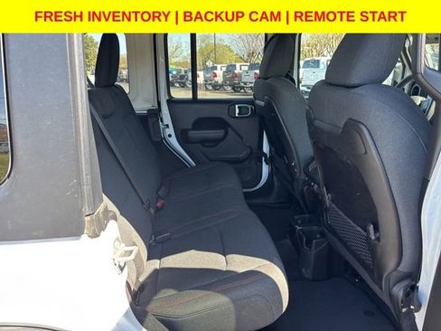 Used 2025 Jeep Wrangler Unlimited Rubicon image 12