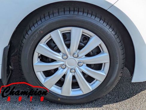 Used 2021 Toyota Corolla LE FWD image 12