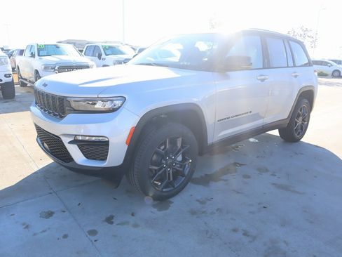 New 2025 Jeep Grand Cherokee Limited image 10