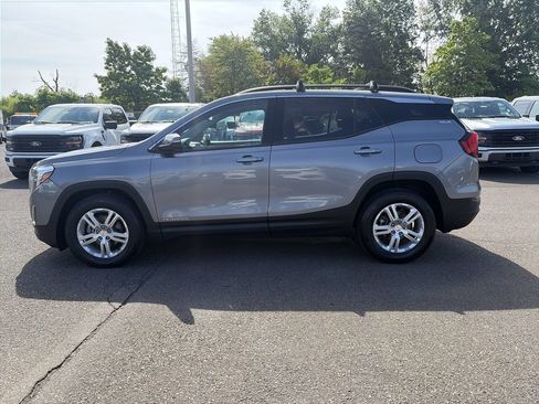 Used 2019 GMC Terrain SLE w/ Driver Convenience Package FWD image 2