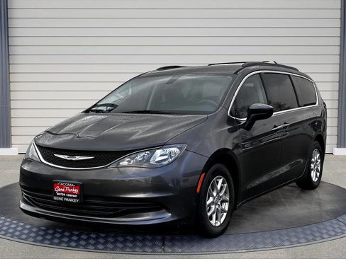 Used 2020 Chrysler Voyager Lxi FWD image 3