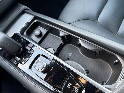 Used 2024 Volvo XC90 B5 Core image 31