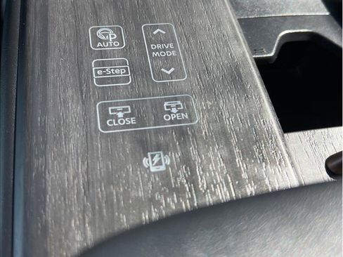 Used 2023 Nissan Ariya FWD image 18