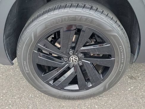 Certified 2023 Volkswagen Atlas Cross Sport SE w/ Black Wheel Package AWD/4WD image 5