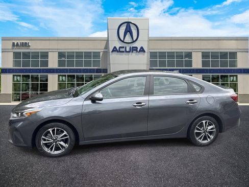 Used 2023 Kia Forte LXS w/ LXS Technology Package FWD image 2