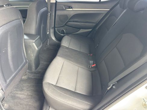 Used 2018 Hyundai Elantra SE FWD image 19