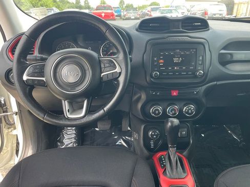 Used 2017 Jeep Renegade Trailhawk AWD/4WD image 4