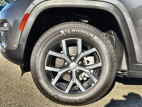 New 2025 Jeep Grand Cherokee Limited w/ Luxury Tech Group II image 12