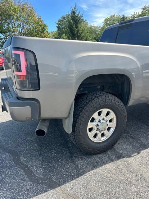 Used 2013 GMC Sierra 2500 Denali w/ Suspension Package, Off-Road AWD/4WD image 7