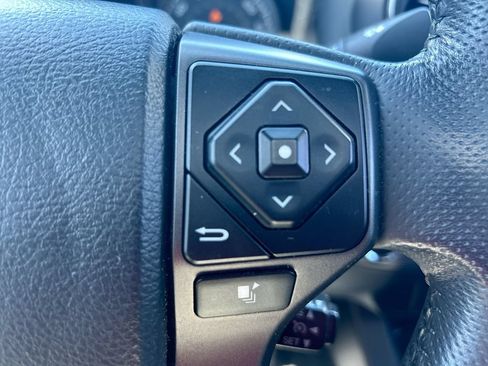Used 2017 Toyota Tacoma TRD Off-Road w/ Premium & Technology Package RWD image 16