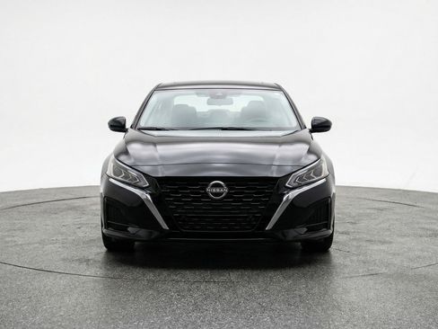 Used 2025 Nissan Altima 2.5 SV FWD image 2