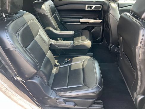 Certified 2022 Ford Explorer XLT w/ Equipment Group 202A AWD/4WD image 18