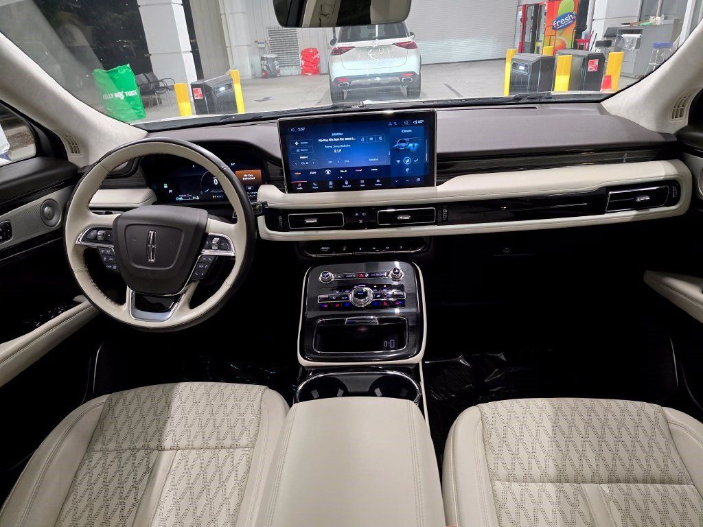 Used 2022 Lincoln Nautilus Black Label w/ Class II Trailer Tow Package AWD/4WD image 32