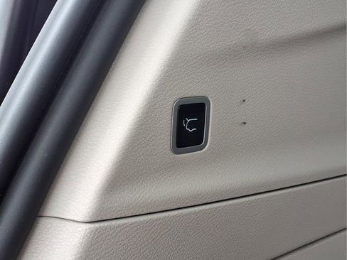 Used 2023 Chrysler Pacifica Touring-L FWD image 24