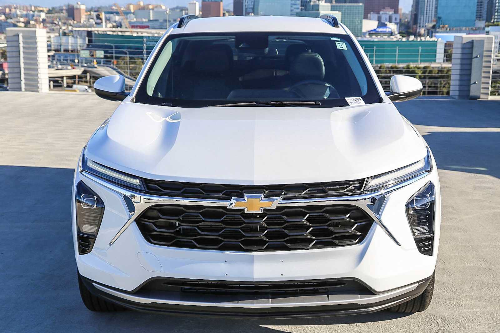Used 2026 Chevrolet Trax LT FWD image 2