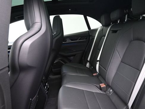 Certified 2025 Porsche Macan Electric RWD image 19