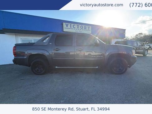 Used 2010 Chevrolet Avalanche LT w/ Suspension Package, Off-Road image 5