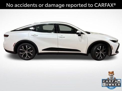 Used 2023 Toyota Crown Limited image 3