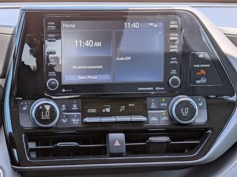 Used 2020 Toyota Highlander XLE FWD image 15