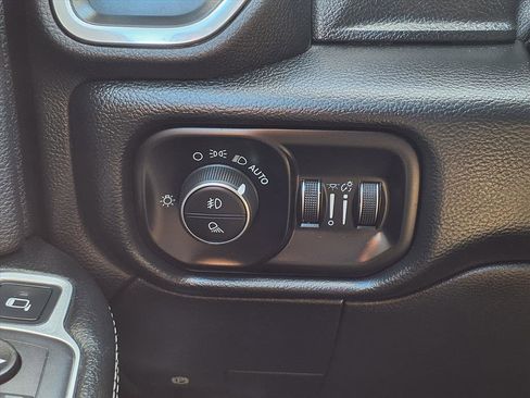 Used 2019 RAM 3500 Laramie image 9