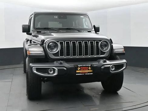Used 2025 Jeep Wrangler Unlimited Sahara AWD/4WD image 3