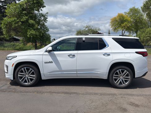 Used 2023 Chevrolet Traverse High Country w/ LPO, Floor Liner Package AWD/4WD image 18