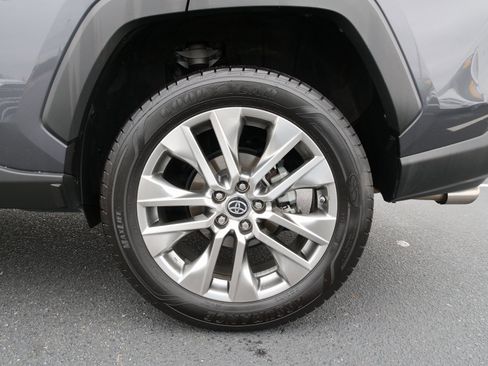 Used 2019 Toyota RAV4 XLE Premium image 13