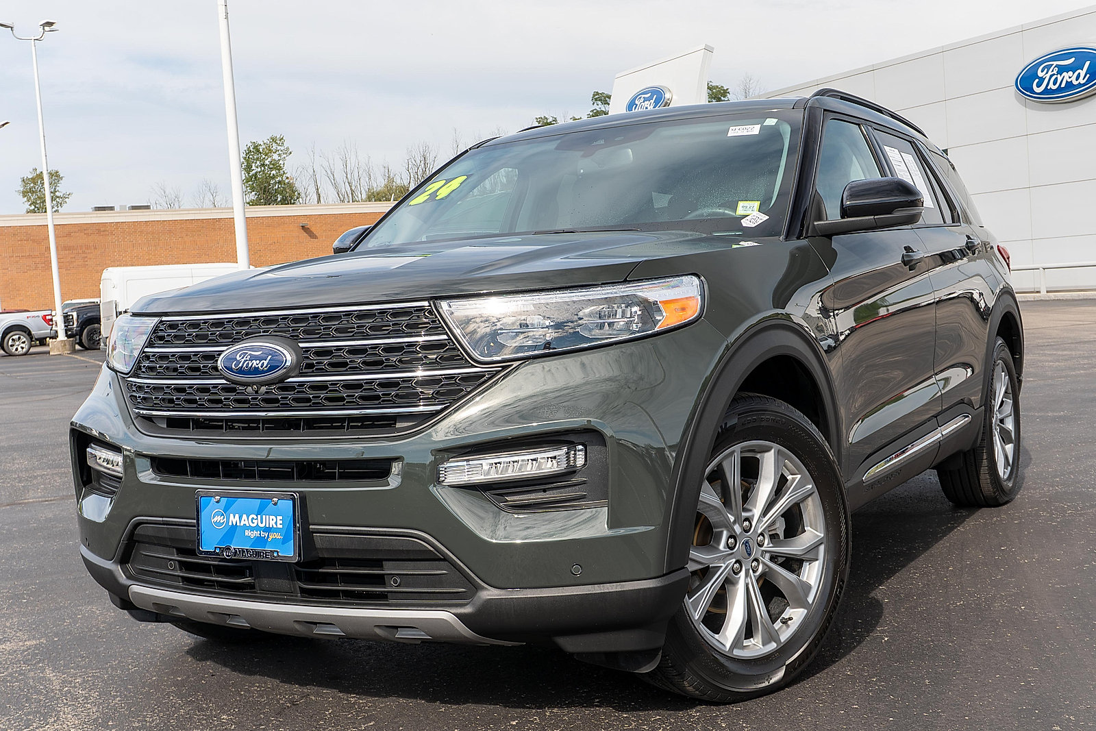 Used 2024 Ford Explorer XLT w/ Equipment Group 202A AWD/4WD image 1