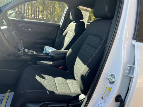 Used 2025 Honda HR-V Sport image 14