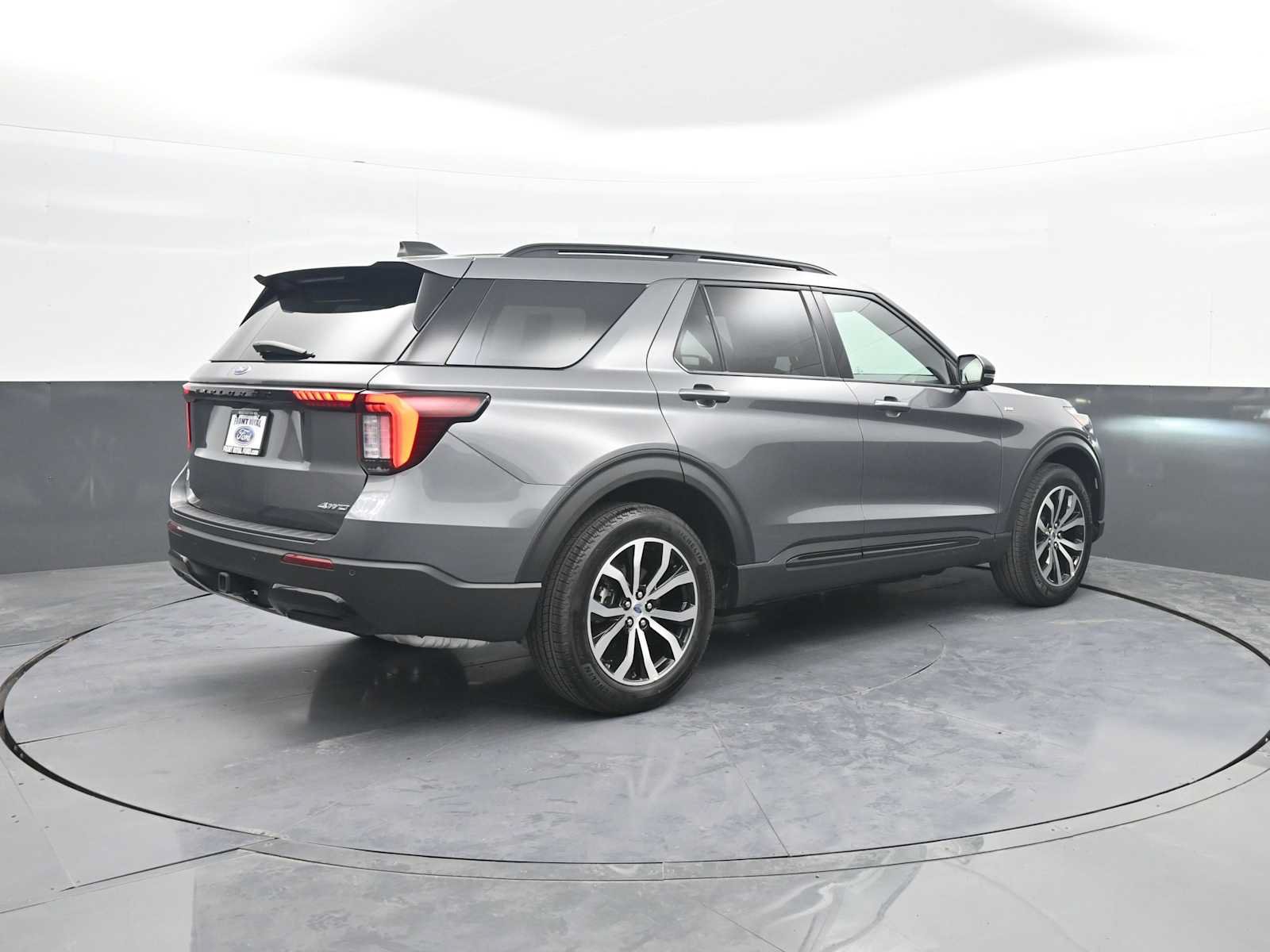 New 2025 Ford Explorer ST-Line AWD/4WD image 8