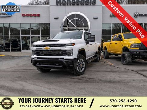 Used 2024 Chevrolet Silverado 2500 Custom w/ Custom Value Package image 1