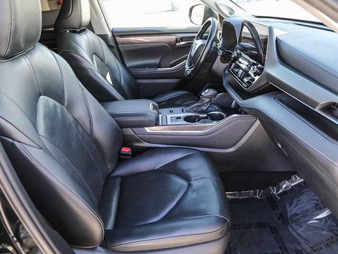 Used 2021 Toyota Highlander Limited image 15