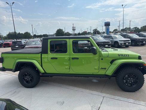 New 2025 Jeep Gladiator Sport image 6