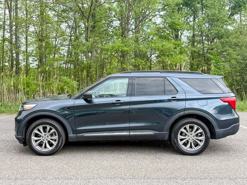 Certified 2023 Ford Explorer XLT w/ Equipment Group 202A AWD/4WD image 8