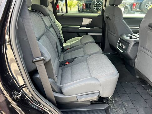 Used 2025 Ford Expedition Active AWD/4WD image 18