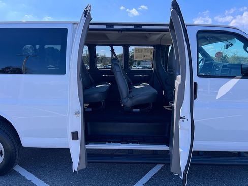 Used 2018 Chevrolet Express 3500 LT w/ LT Preferred Equipment Group image 27
