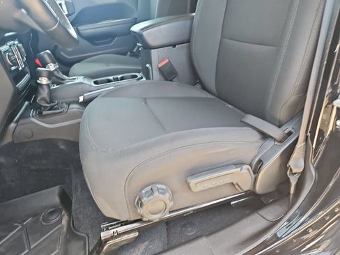 Used 2022 Jeep Gladiator Sport AWD/4WD image 14