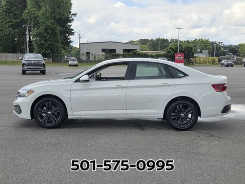 Used 2024 Volkswagen Jetta SE w/ Black Wheel Package FWD image 2