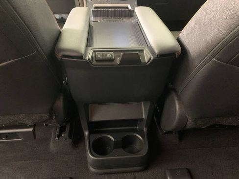 Used 2022 Toyota Sienna XSE FWD image 37