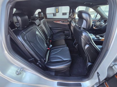 Used 2016 Lincoln MKX Reserve w/ Technology Package FWD image 19