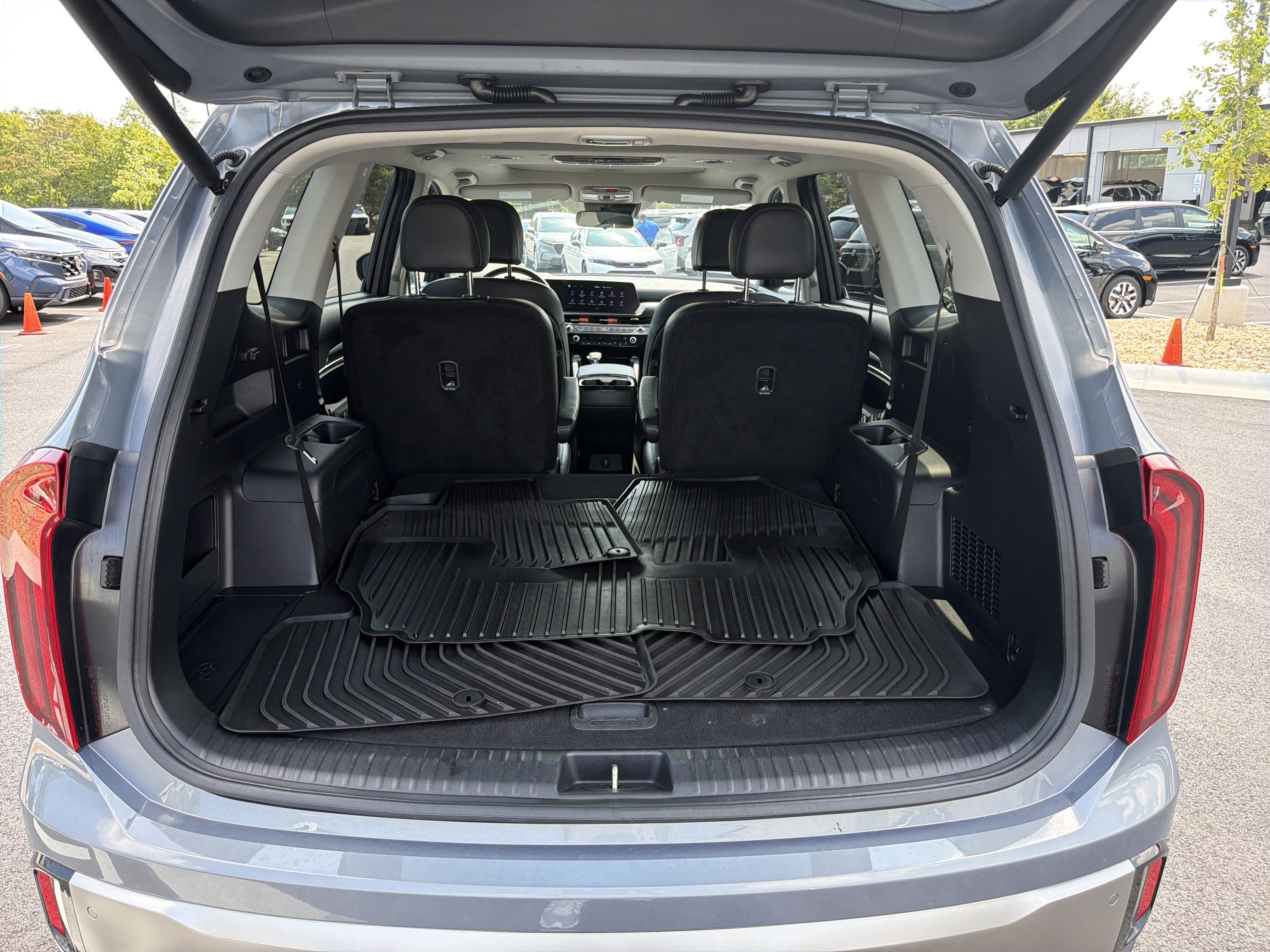 Used 2025 Kia Telluride S FWD image 18
