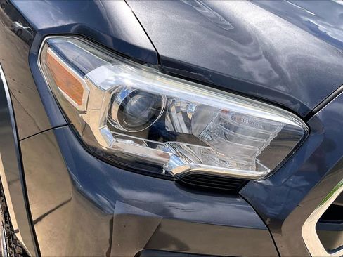 Used 2017 Toyota Tacoma SR5 w/ Tow Package RWD image 24